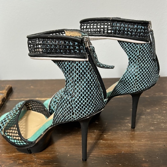 GX Namiko Turquoise & Black Faux Snakeskin Heel w/Black Fishnet Accents Size 9 - Picture 3 of 5